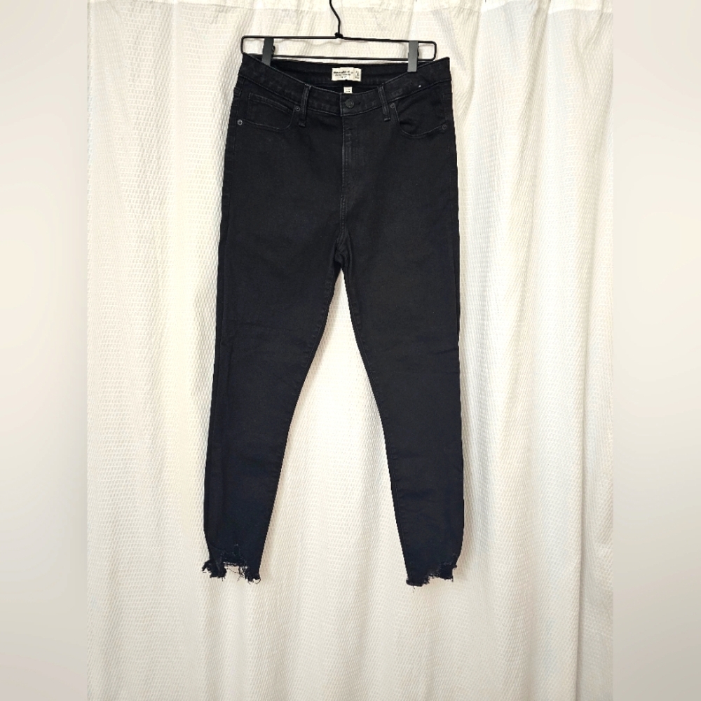 Abercrombie & Fitch Women's Black Ankle Jeans with Frayed Hem. NWOT. Size 12.